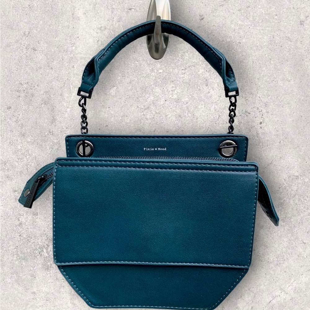 ℙ𝕀𝕏𝕀𝔼 * 𝕄𝕆𝕆𝔻 Teal Purse